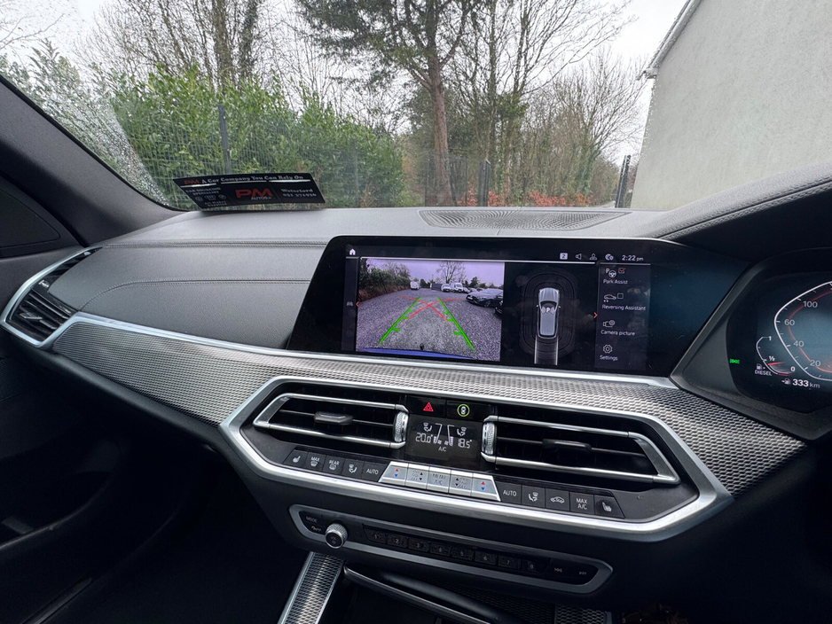 2020 BMW X5 - image 4