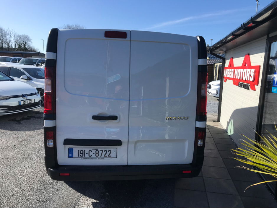 2019 Renault Trafic - image 11