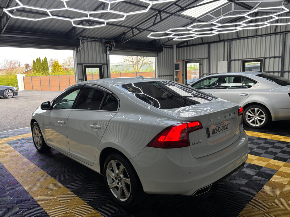 2018 Volvo S60 - image 9