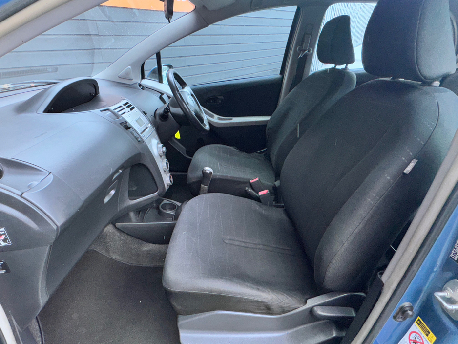 2008 Toyota Yaris - image 11