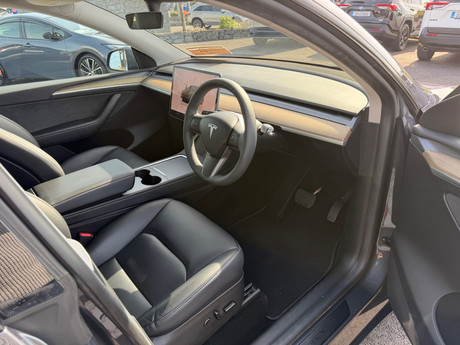 2023 Tesla Model Y - image 2