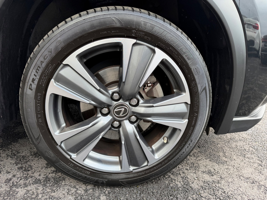 2021 Lexus UX 250 H - image 12