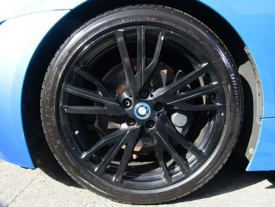 2016 BMW i8 - image 40