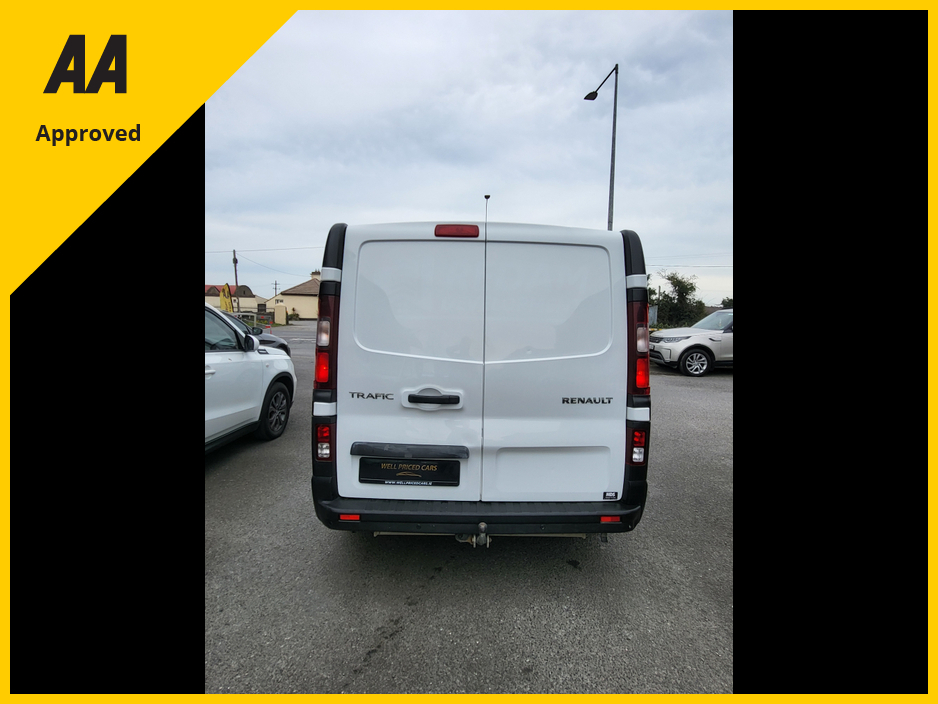 2021 Renault Trafic - image 6