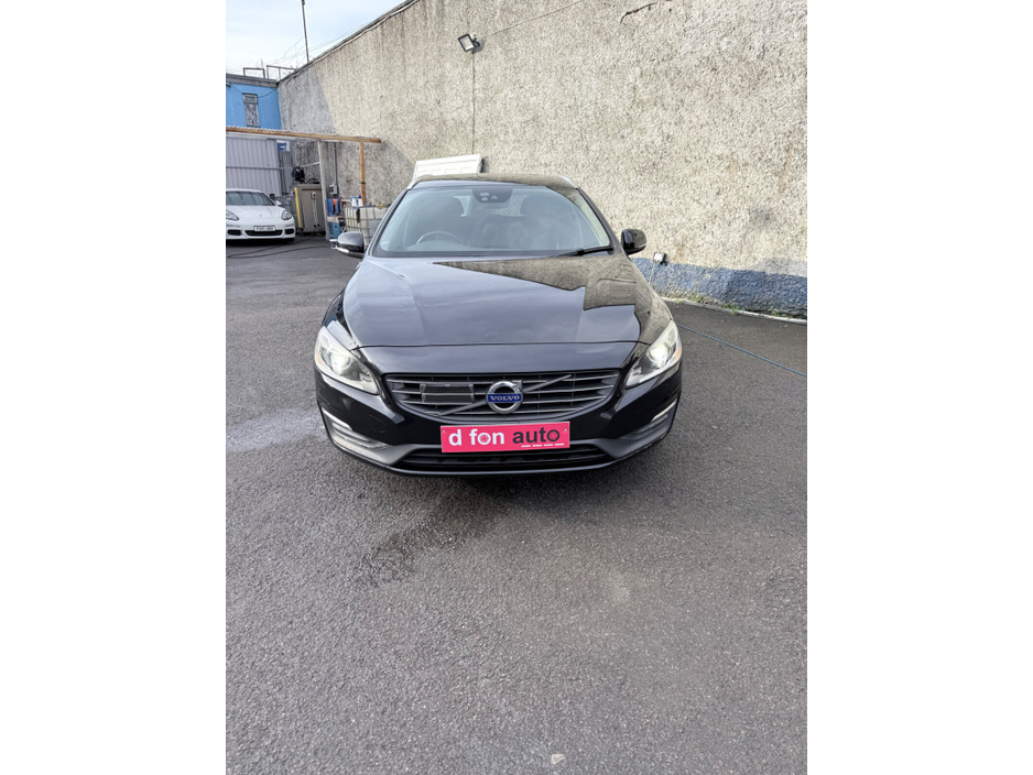 2015 Volvo V60 - image 3