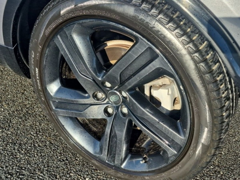 2024 Land Rover Discovery - image 10