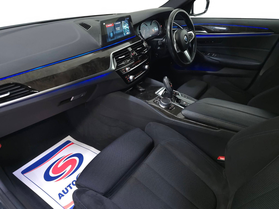 2017 BMW 5 Series - image 16