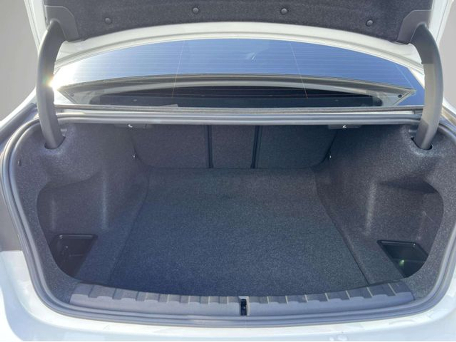 2019 BMW 3 Series - image 18