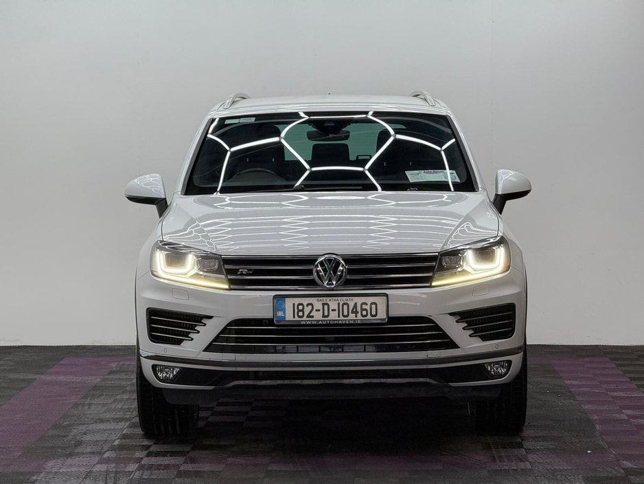 2018 Volkswagen Touareg - image 2