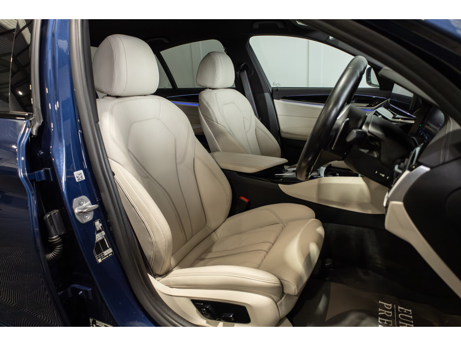 2022 BMW 5 Series - image 10