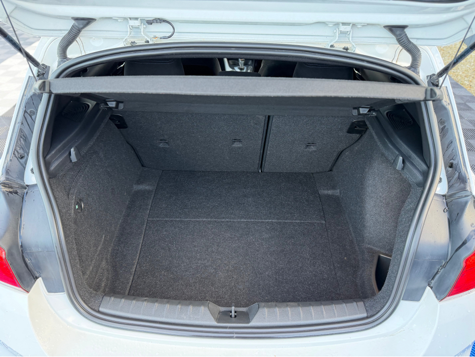 2016 BMW 1 Series - image 30