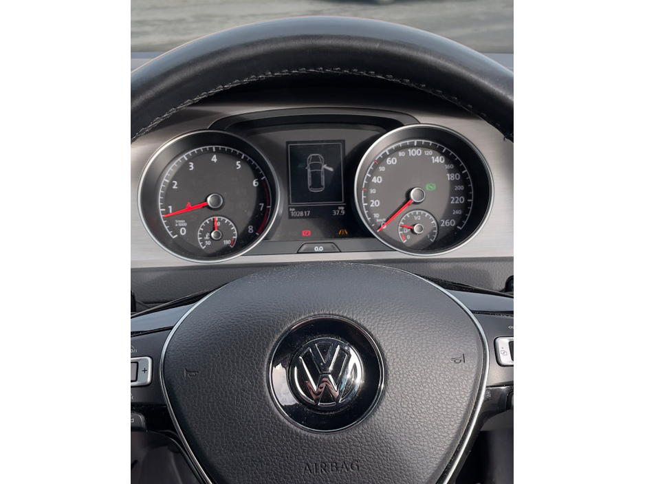 2016 Volkswagen Golf - image 9