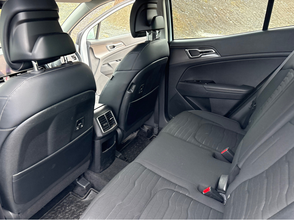 2023 Kia Sportage - image 12