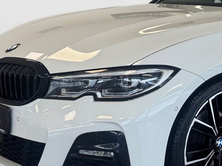 2021 BMW 3 Series - image 9