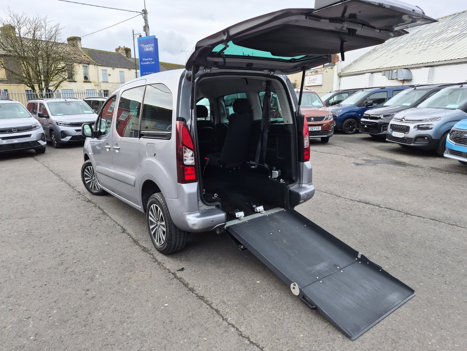 2017 Peugeot Partner - image 15