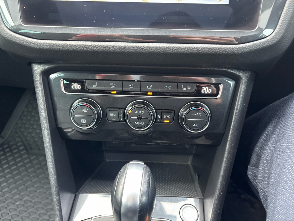 2020 Volkswagen Tiguan - image 20