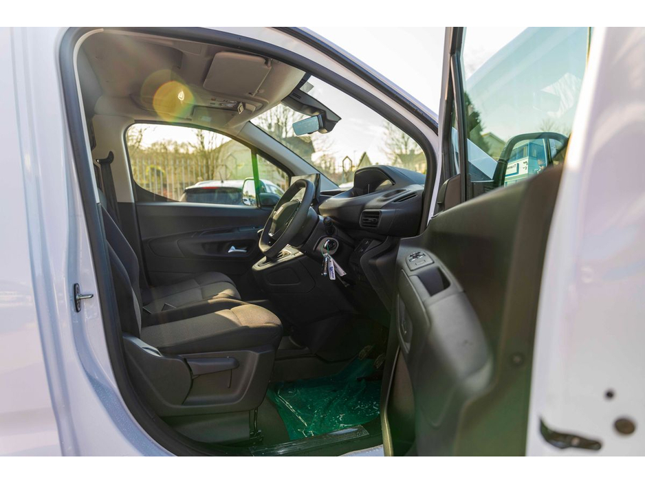 2026 Peugeot Partner - image 16
