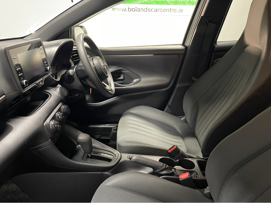 2020 Toyota Yaris - image 4