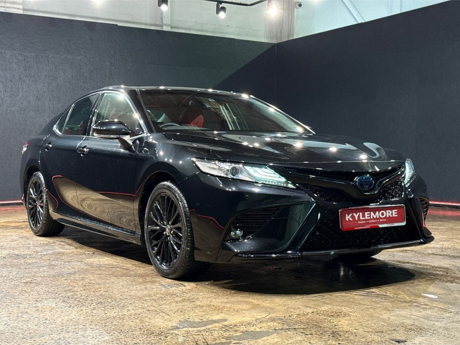 2021 Toyota Camry WS BLACK EDITION - HYBRID - 18'' ALLOY WHEELS - RED LEATHER INTERIOR - ELECTRIC SEATS - REAR CAMERA €26,950