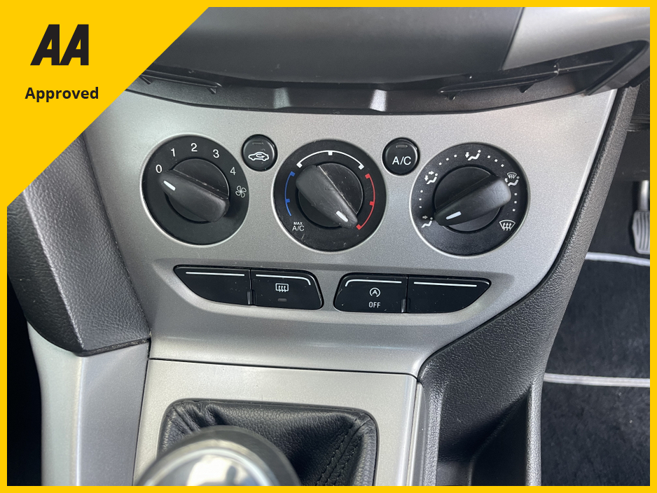 2014 Ford Focus - image 12