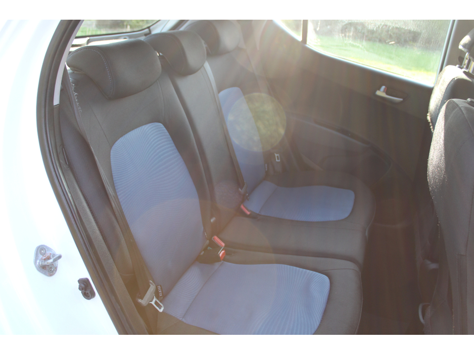 2017 Hyundai i10 - image 10