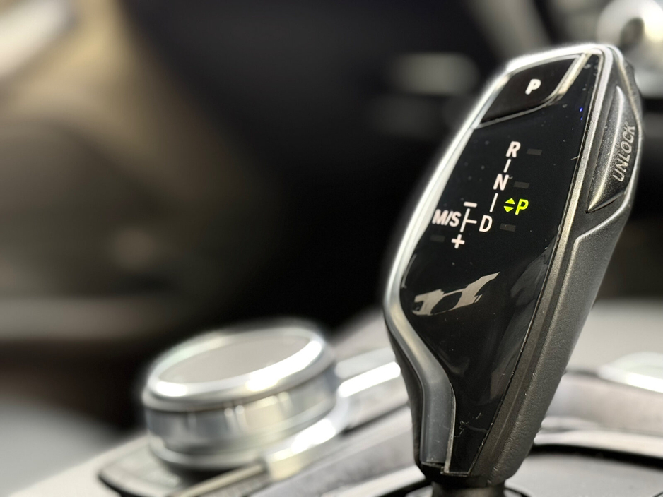 2018 BMW 5 Series - image 13