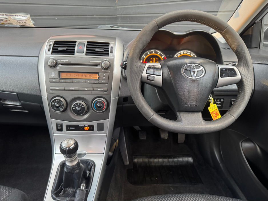 2013 Toyota Corolla - image 12