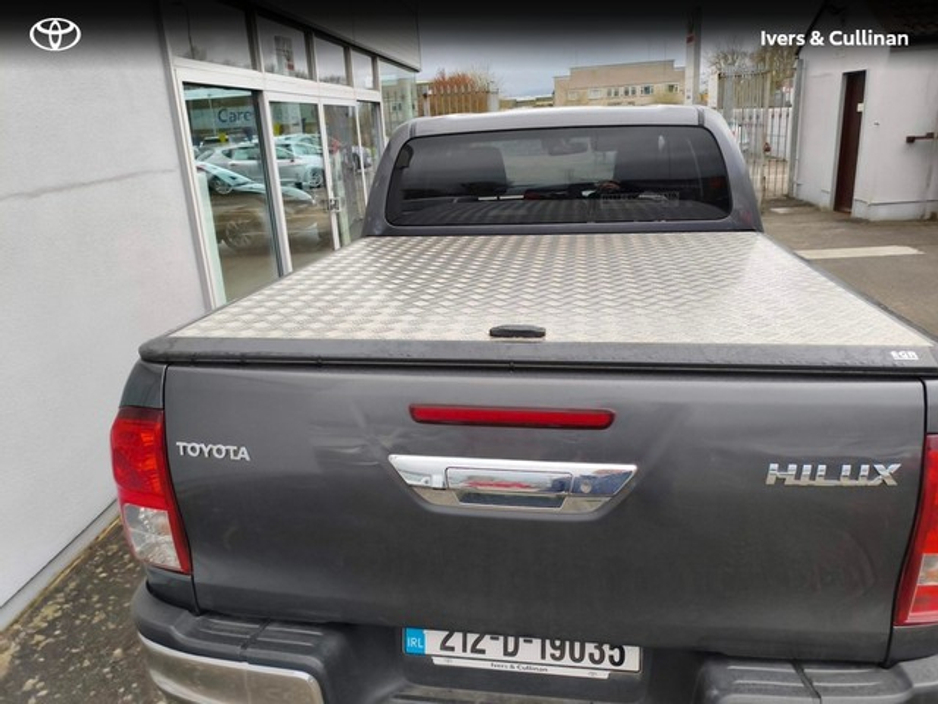 2021 Toyota Hilux - image 9