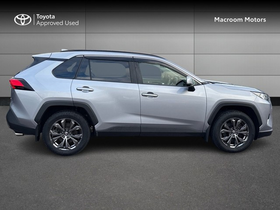 2023 Toyota Rav4 - image 3