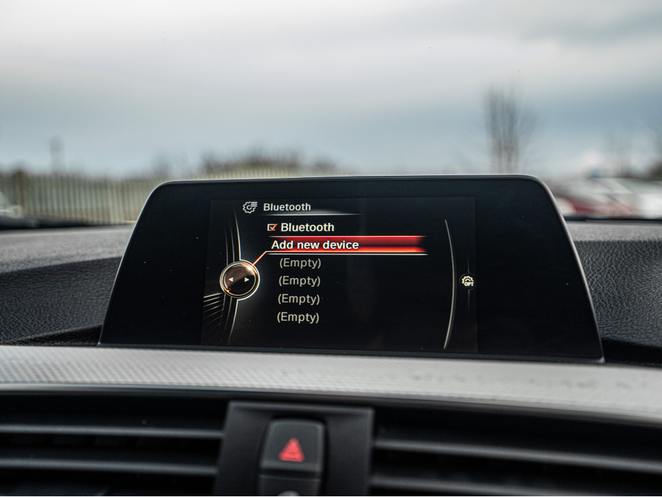 2016 BMW 3 Series - image 24