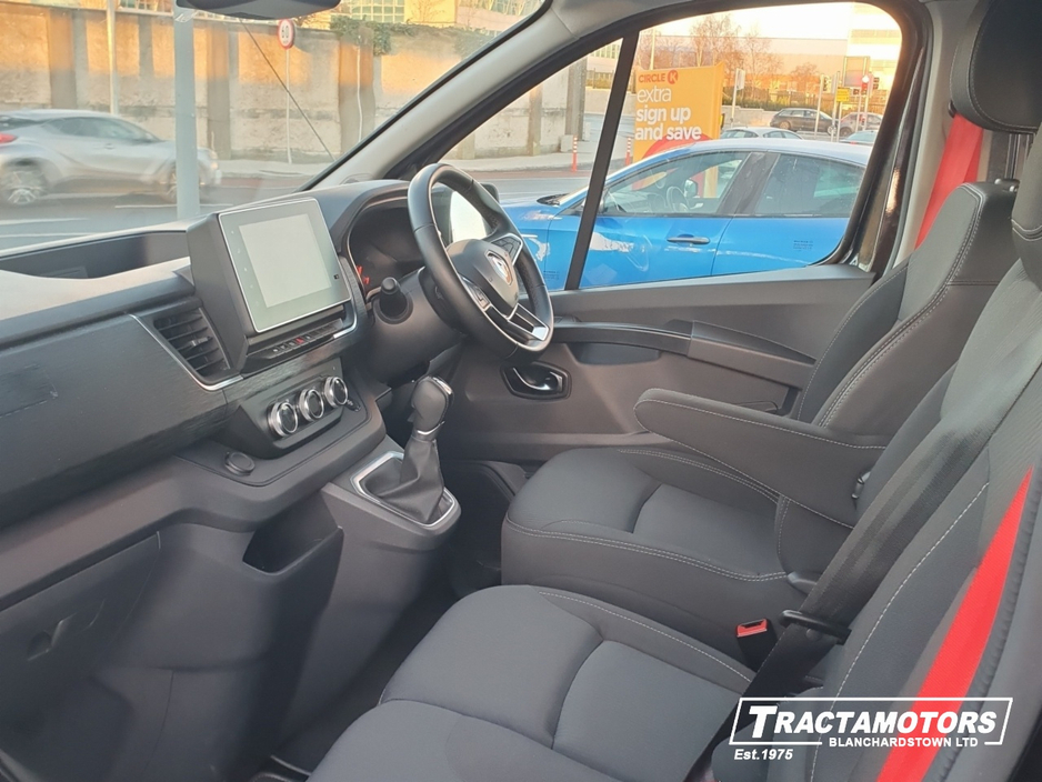 2024 Renault Trafic Passenger 9 SEAT AUTO 170HP RED EDITION €54,999