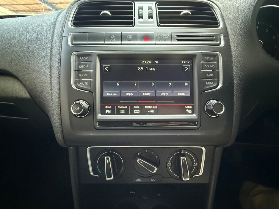 2016 Volkswagen Polo - image 13