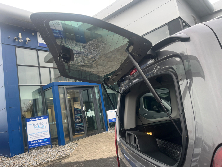 2023 Peugeot Rifter - image 21