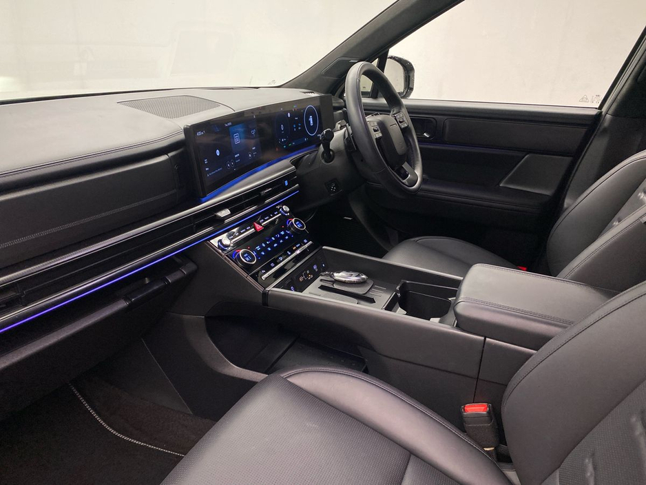 2025 Hyundai Santa Fe - image 5