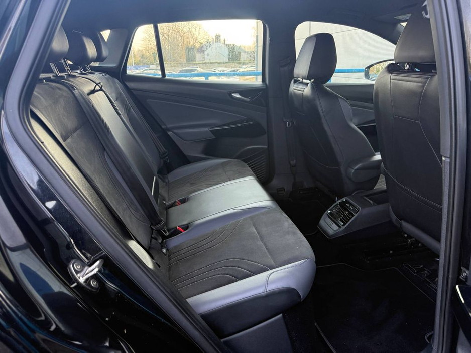 2023 Volkswagen ID.4 - image 8
