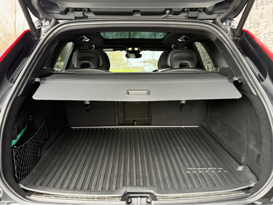 2021 Volvo XC60 - image 18