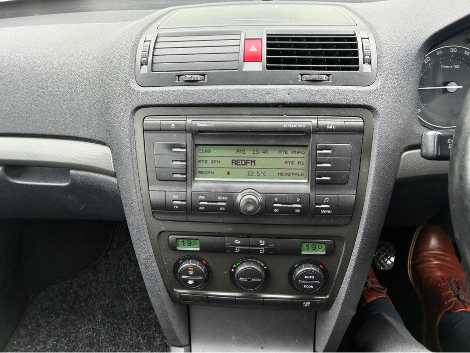 2008 Skoda Octavia - image 18