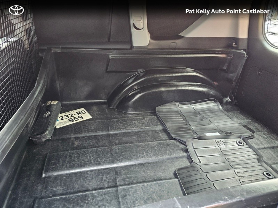 2023 Toyota Landcruiser - image 7