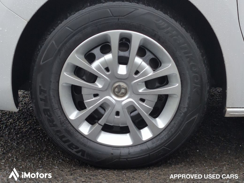 2022 Vauxhall Vivaro - image 9