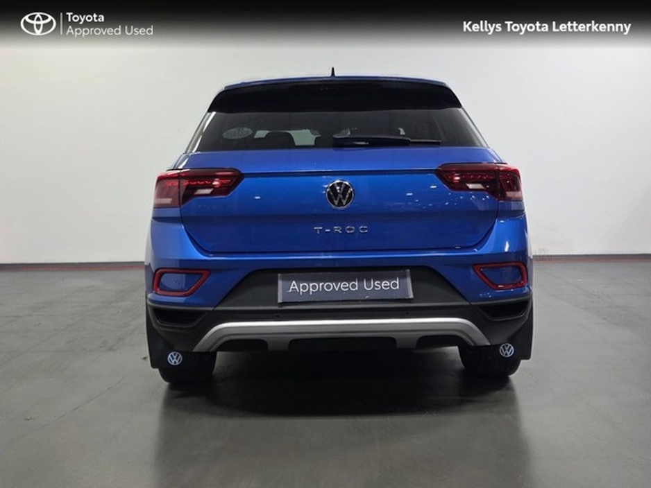 2022 Volkswagen T-Roc - image 5