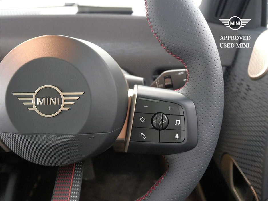 2025 MINI Hatch Cooper E €38,900