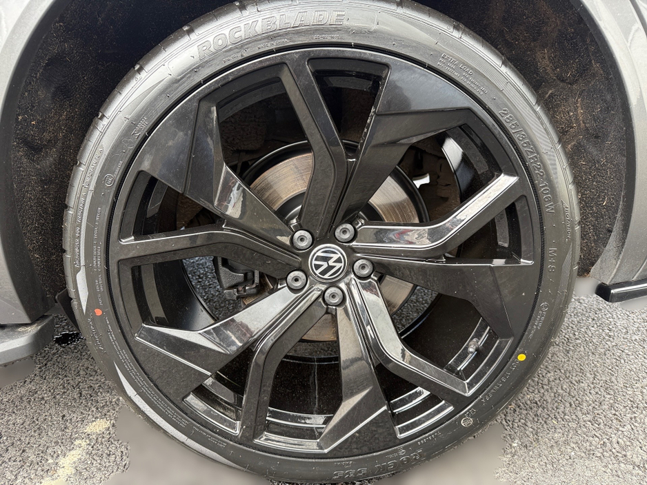 2019 Volkswagen Touareg - image 11