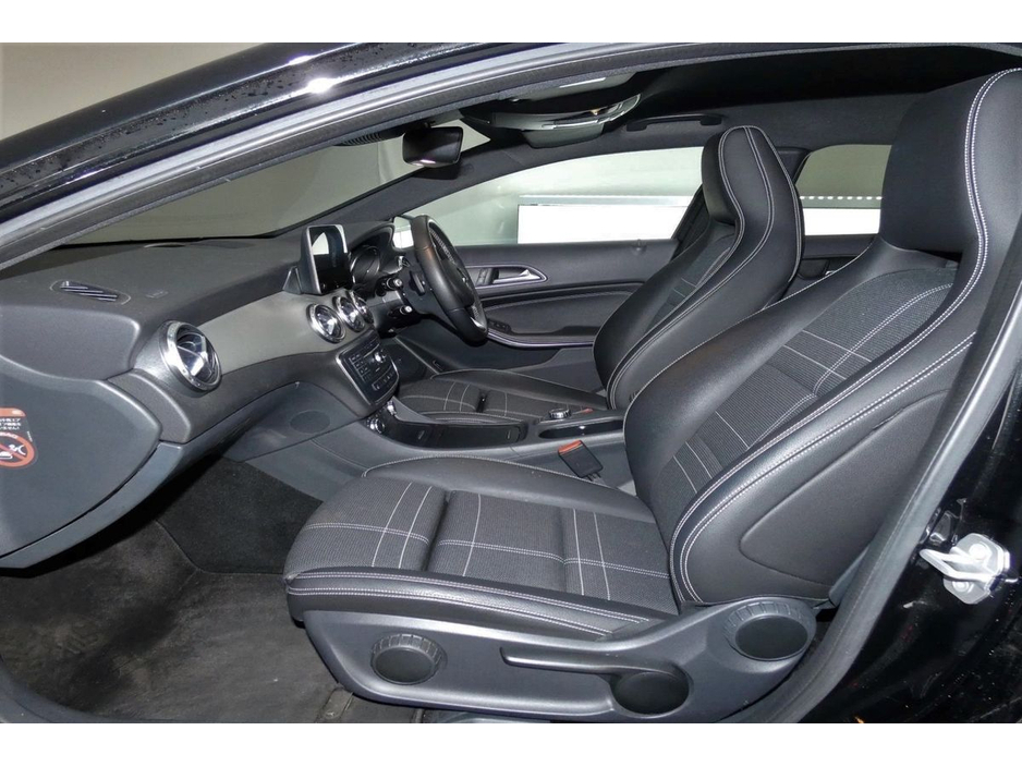 2016 Mercedes-Benz GLA Class GLA 180 *HALF LEATHER*REVERSE CAM*PARK SENSORS* €18,890