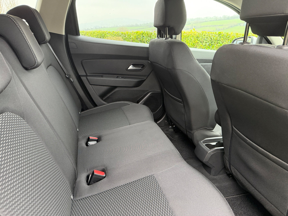 2019 Dacia Duster - image 14