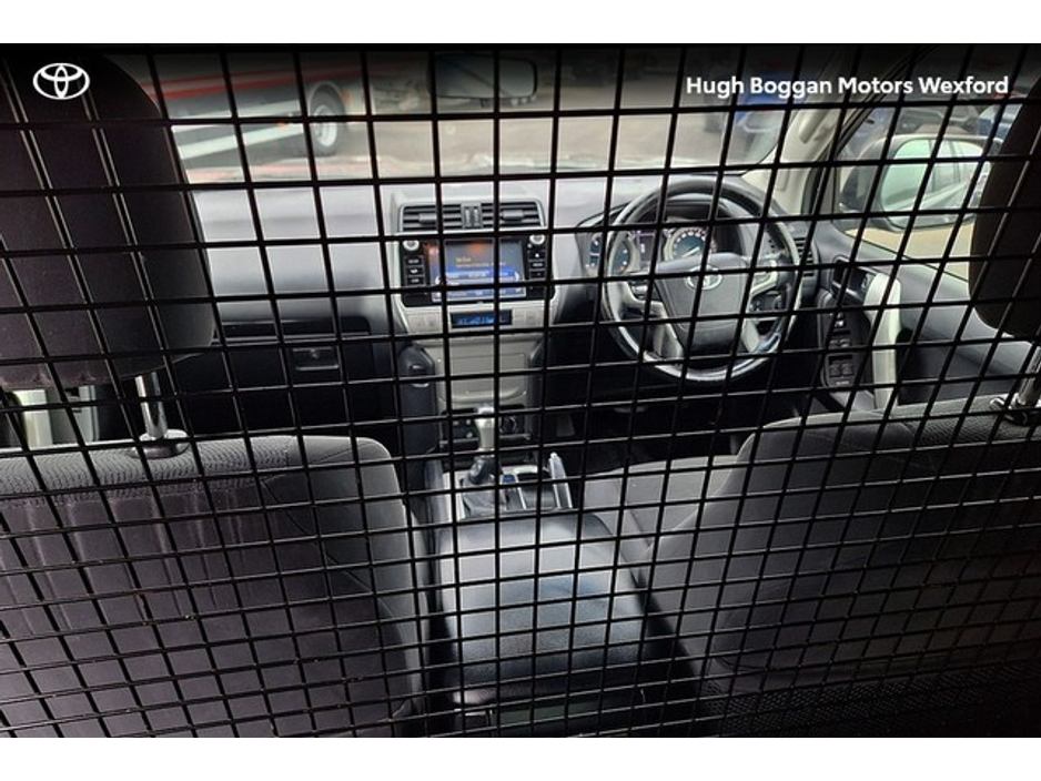 2019 Toyota Landcruiser - image 18