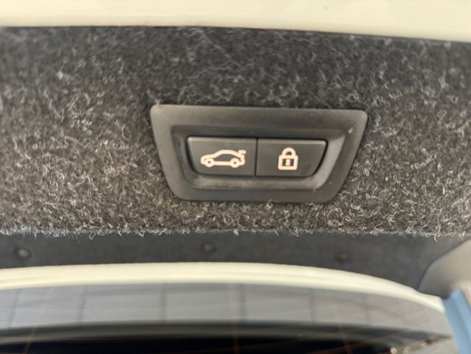 2018 BMW 5 Series - image 19