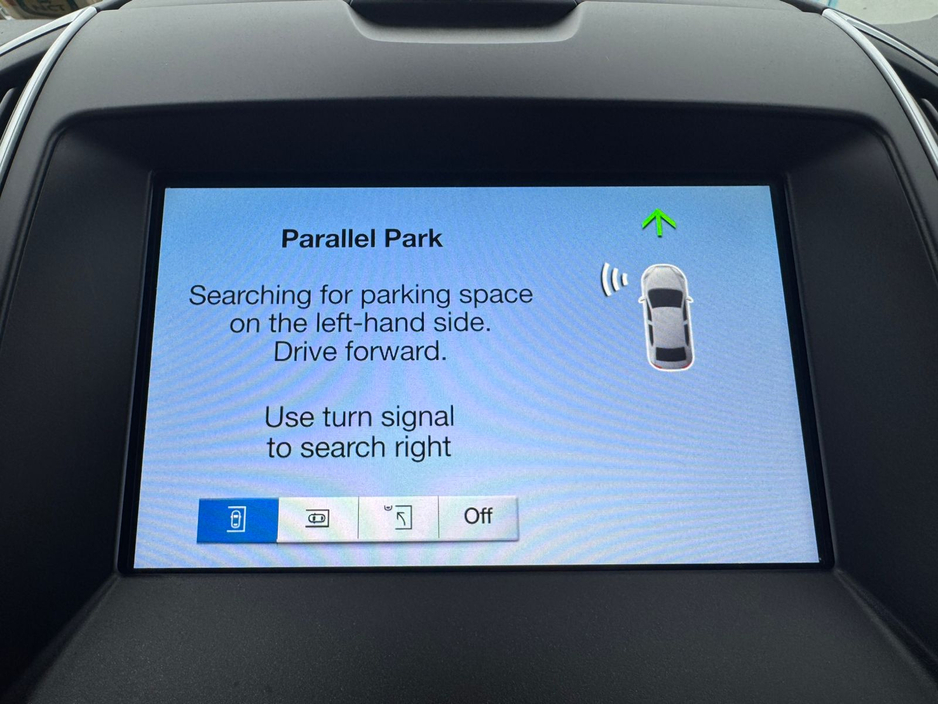 2017 Ford Galaxy - image 35