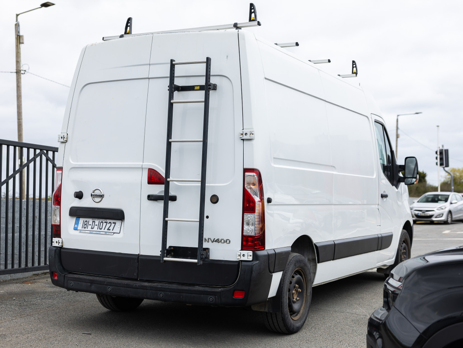 2018 Nissan NV400 - image 4