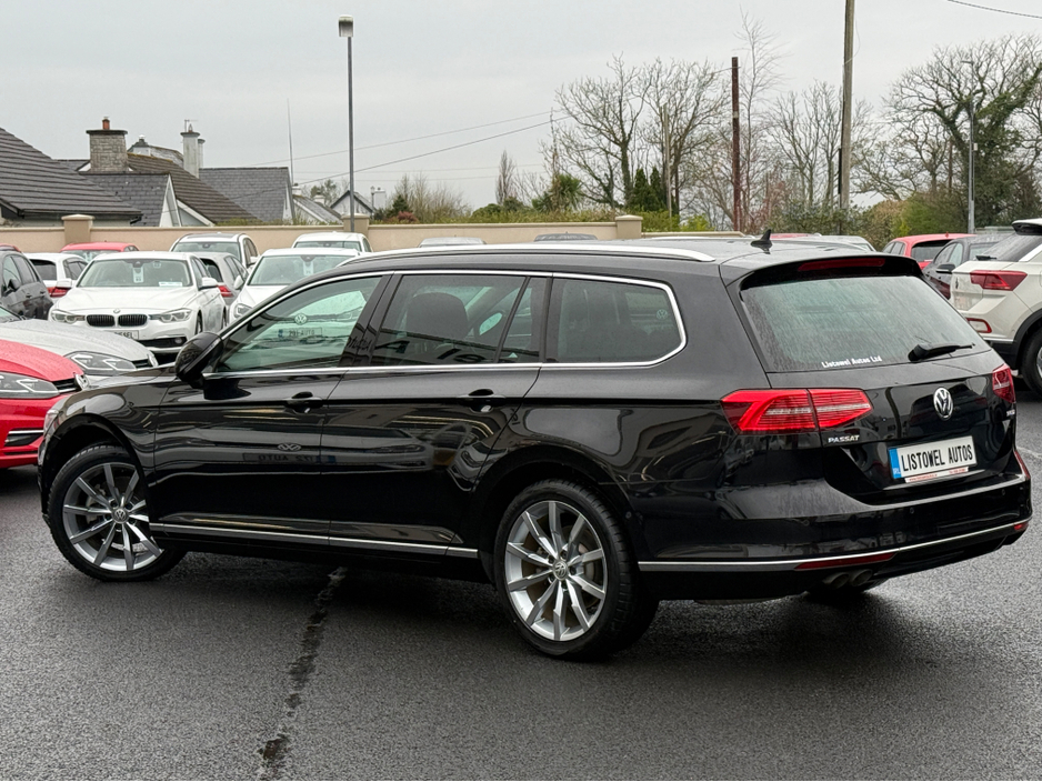 2020 Volkswagen Passat - image 2