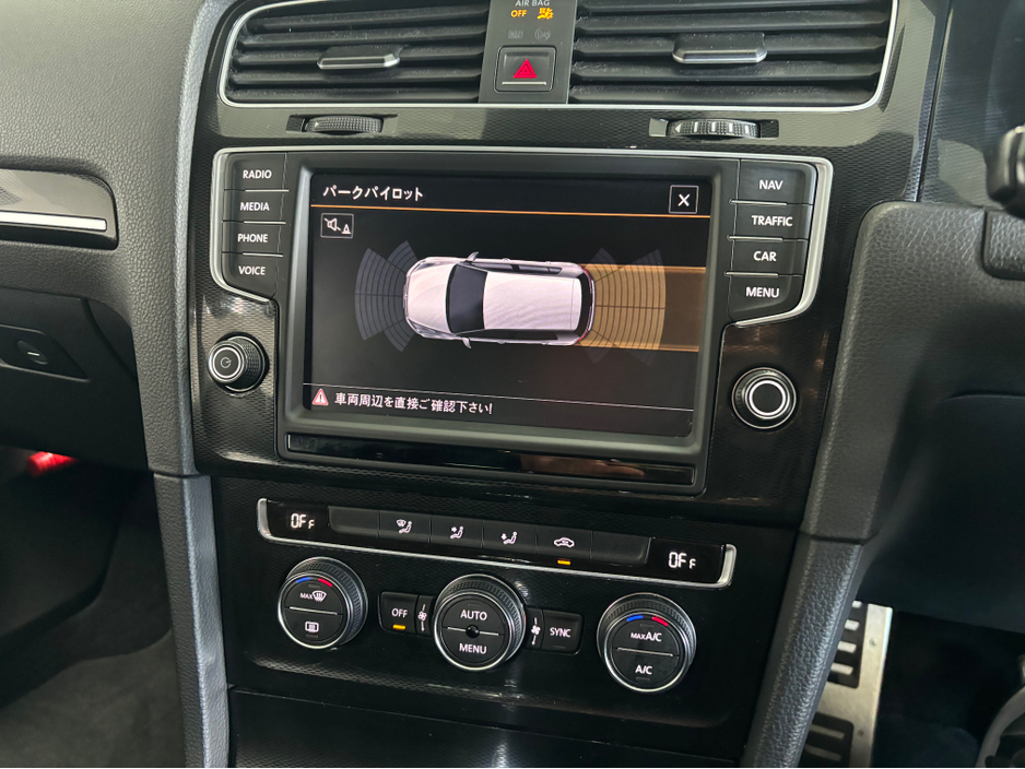 2015 Volkswagen Golf - image 8